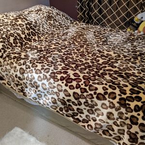 EXTRA PLUSH warm leopard print blanket comforter